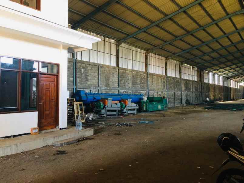 dijual tanah dan bangunan kosong seharga 8 milyard