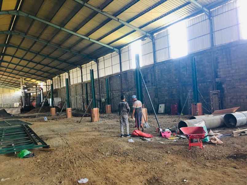 dijual tanah dan bangunan kosong seharga 8 milyard