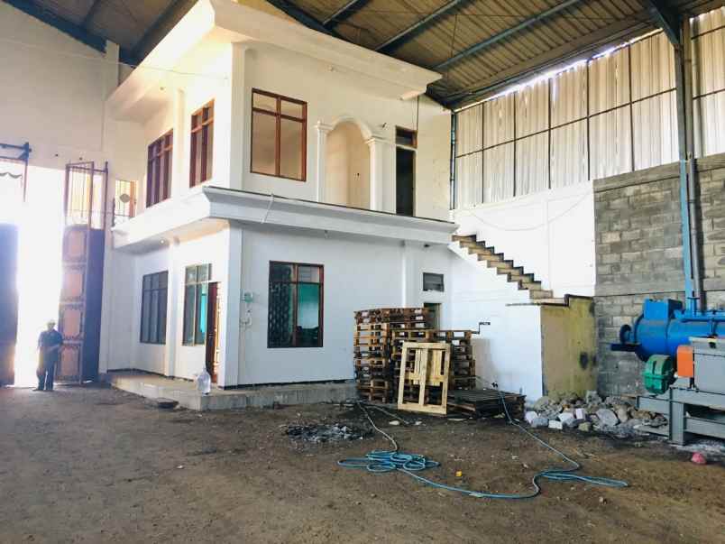 dijual tanah dan bangunan kosong seharga 8 milyard