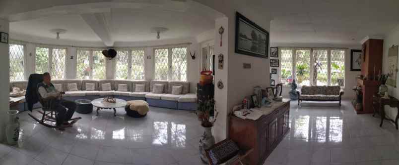 dijual villa di jln ciloto puncak