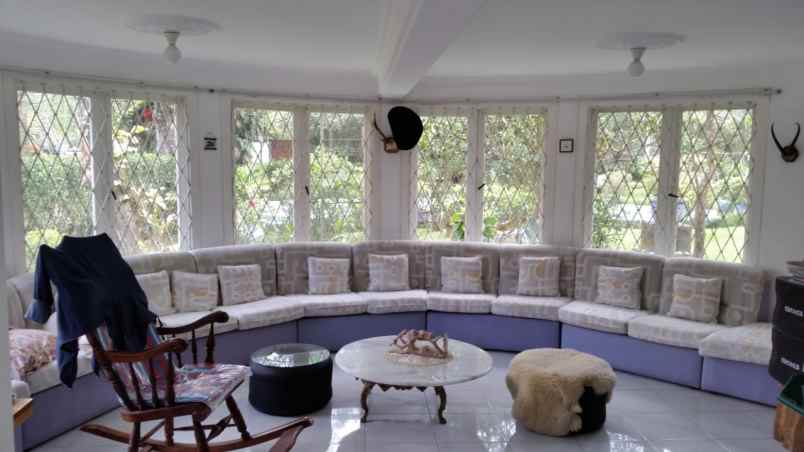 dijual villa di jln ciloto puncak