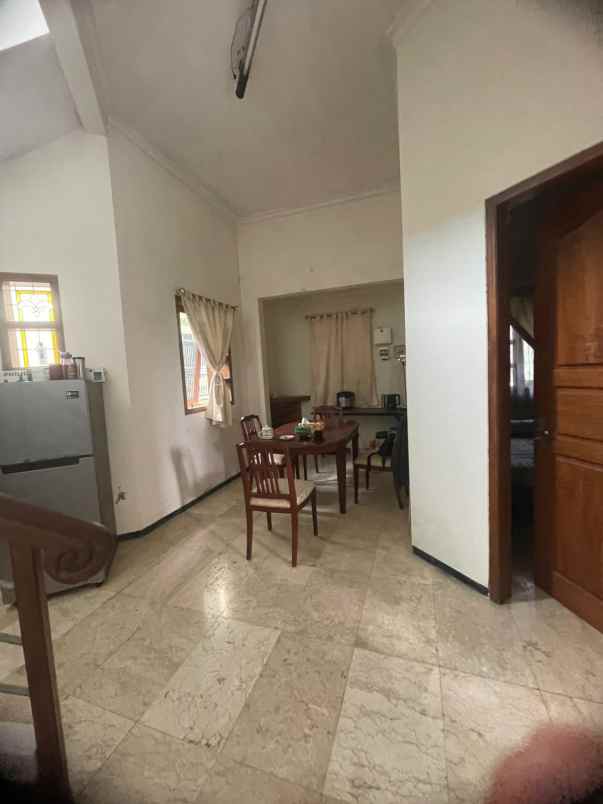 dijual villa jalan abdul gani