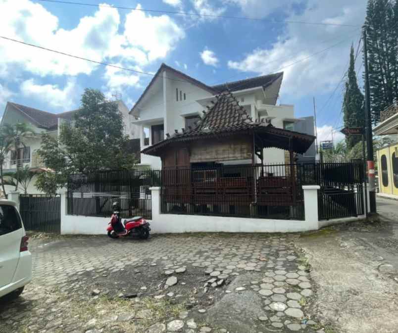 dijual villa jalan abdul gani