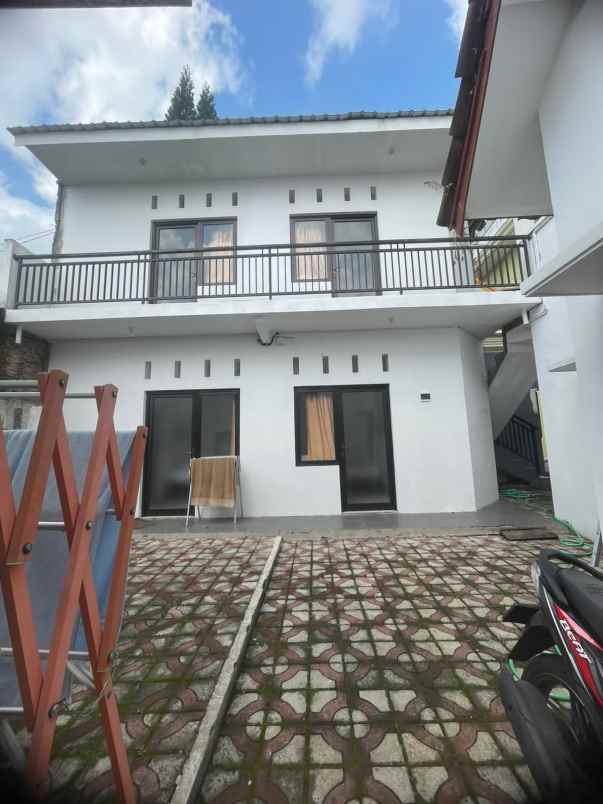 dijual villa jalan abdul gani