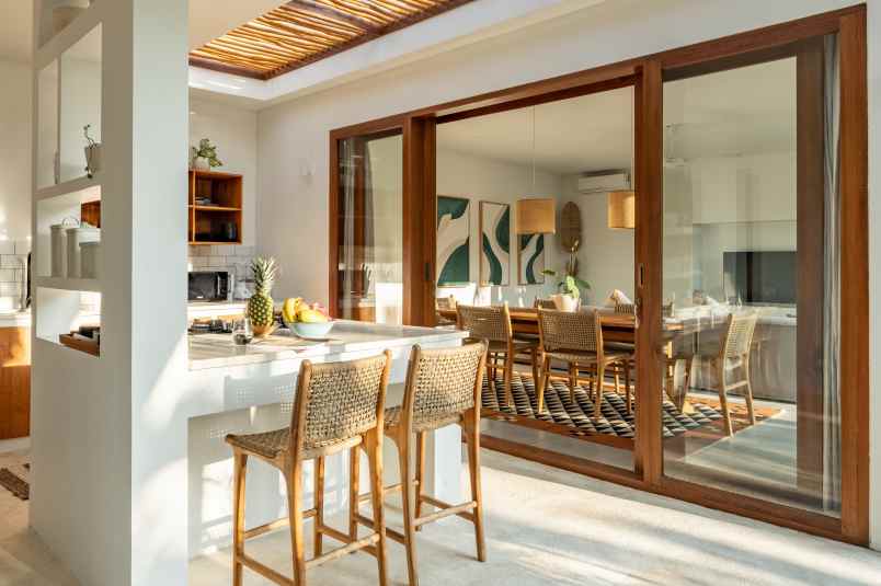 dijual villa jl pantai batu bolong no