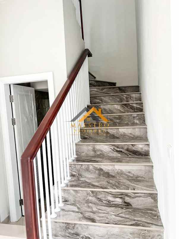 dijual villa komplek citraland gama