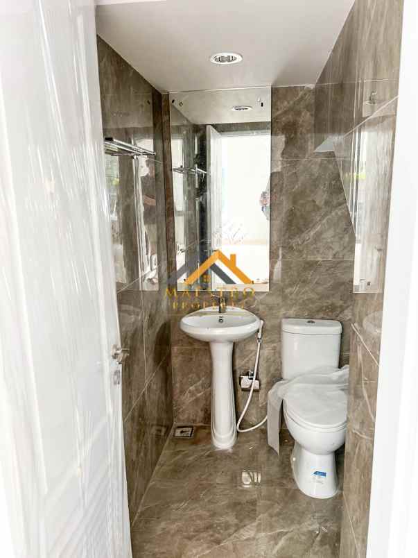 dijual villa komplek citraland gama