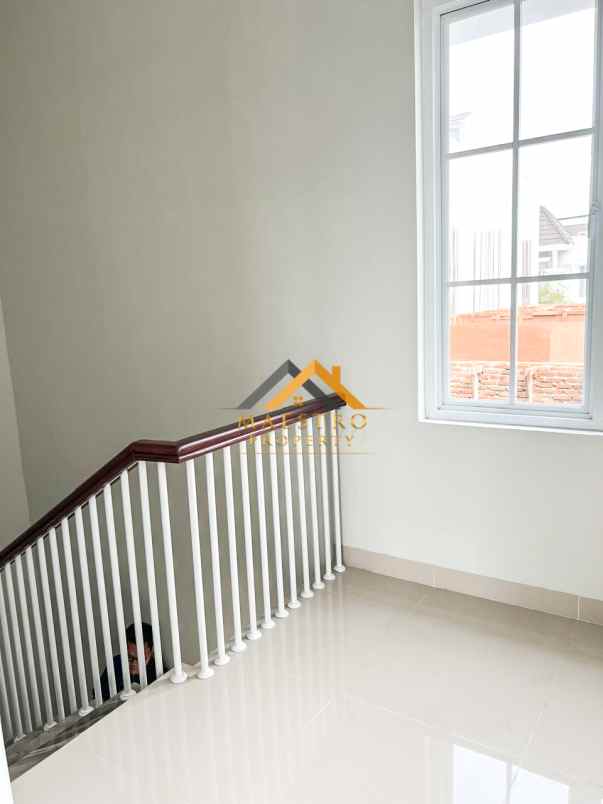 dijual villa komplek citraland gama