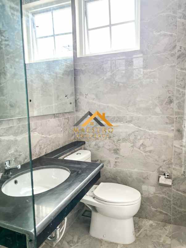 dijual villa komplek citraland gama