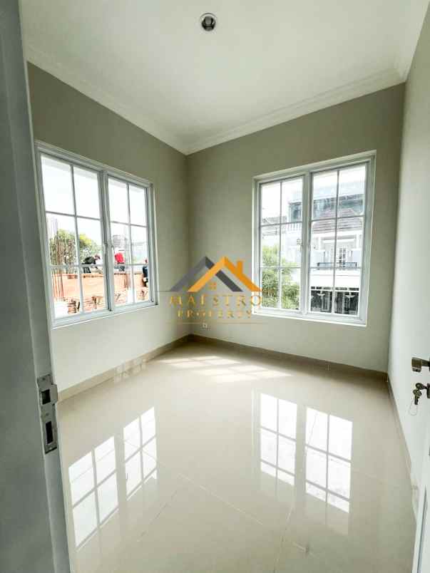 dijual villa komplek citraland gama