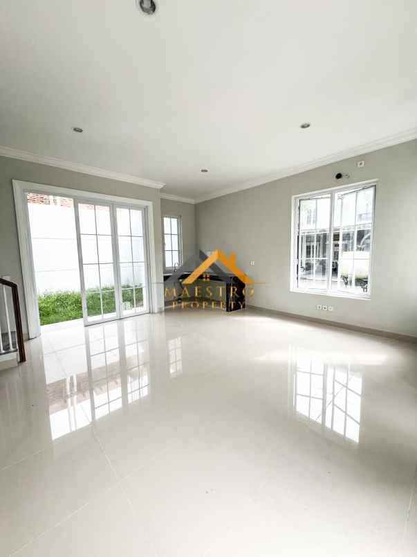 dijual villa komplek citraland gama