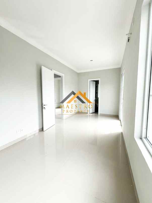 dijual villa komplek citraland gama