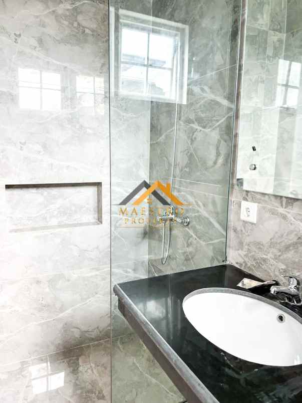 dijual villa komplek citraland gama