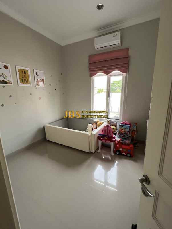 dijual villa komplek citraland gama