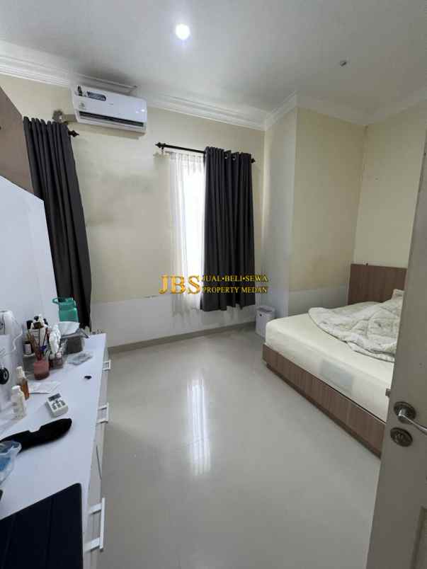 dijual villa komplek citraland gama