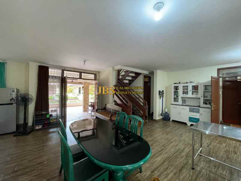 dijual villa komplek greenhill