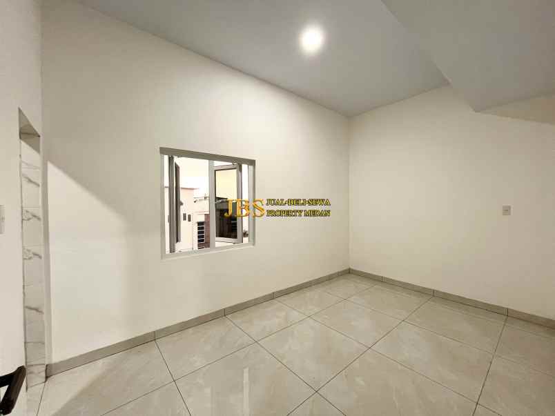 dijual villa komplek opera house jalan