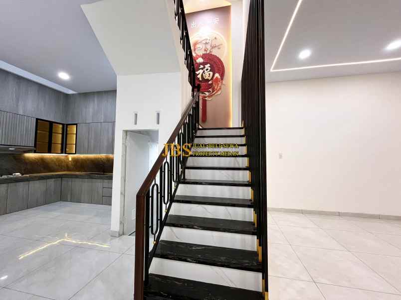 dijual villa komplek opera house jalan