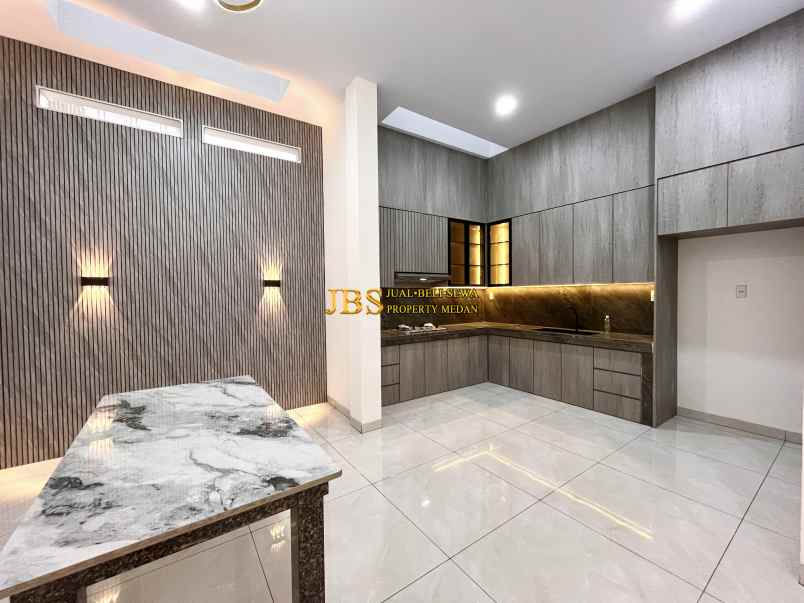 dijual villa komplek opera house jalan