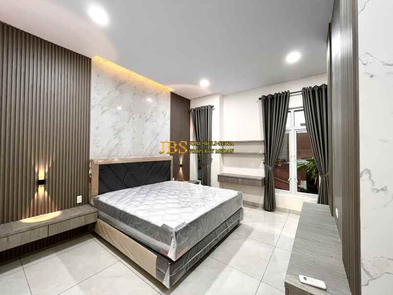 dijual villa komplek opera house jalan