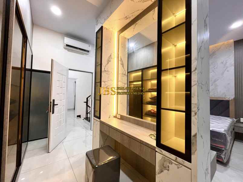 dijual villa komplek opera house jalan