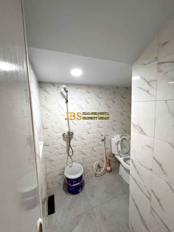 dijual villa komplek opera house jalan