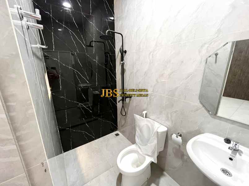 dijual villa komplek opera house jalan