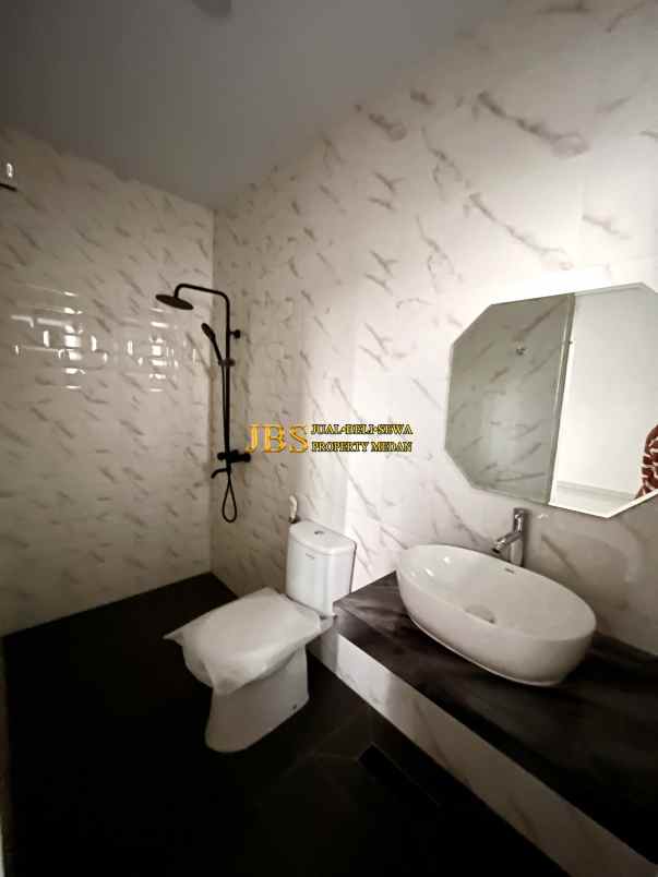 dijual villa komplek opera house jalan