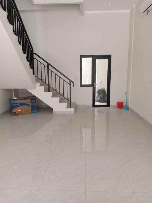 disewakan ruko crystal commercial summarecon bekasi