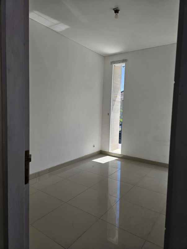 disewakan rumah babatan pantai