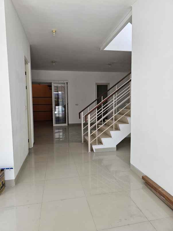 disewakan rumah babatan pantai