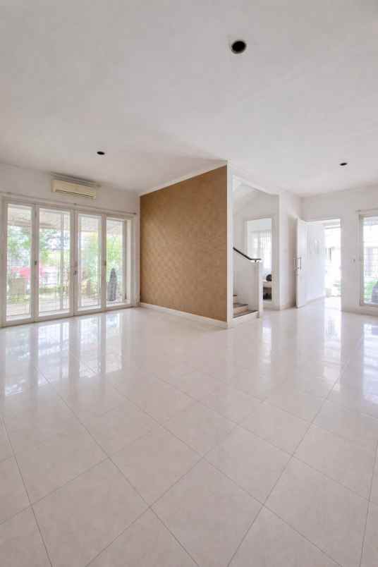 disewakan rumah jl emerald bintaro cluster
