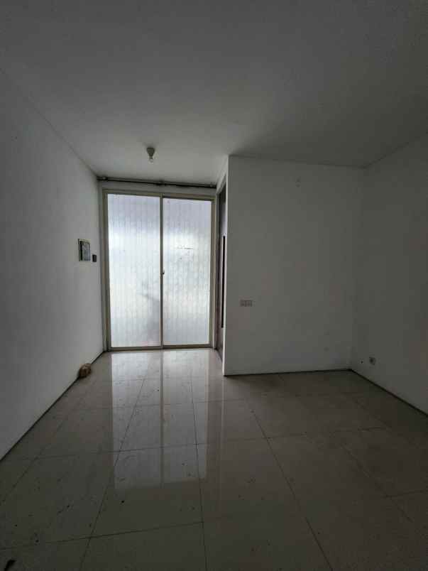 disewakan rumah jln raya tebel tebel