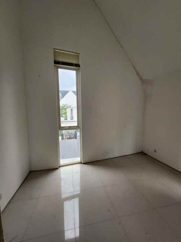 disewakan rumah jln raya tebel tebel