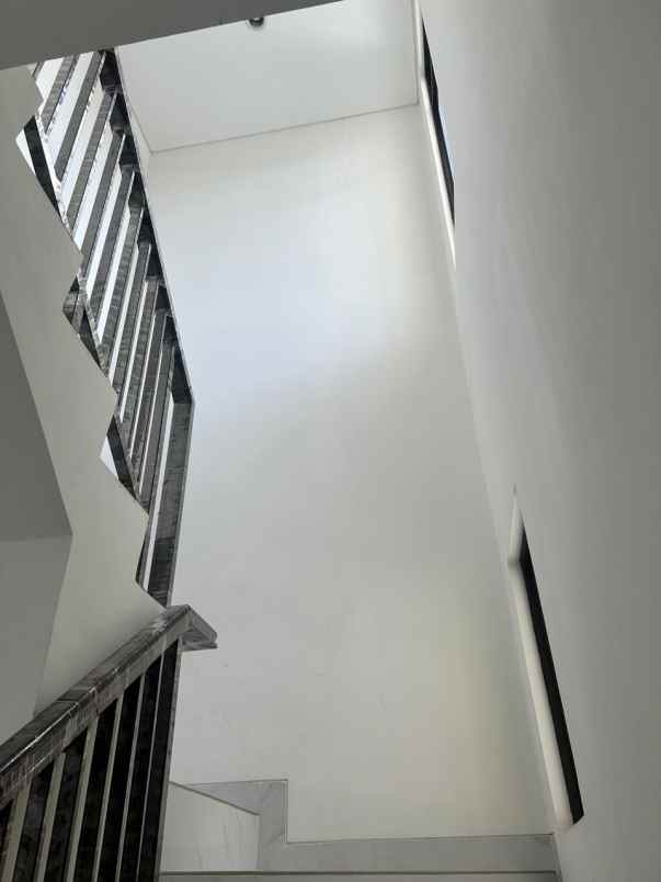 disewakan rumah lavon swan city cikupa