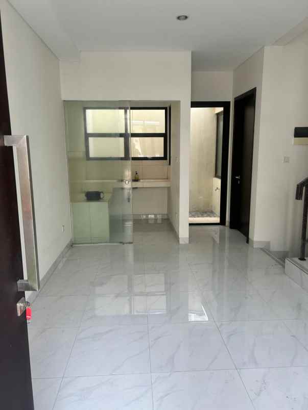 disewakan rumah lavon swan city cikupa