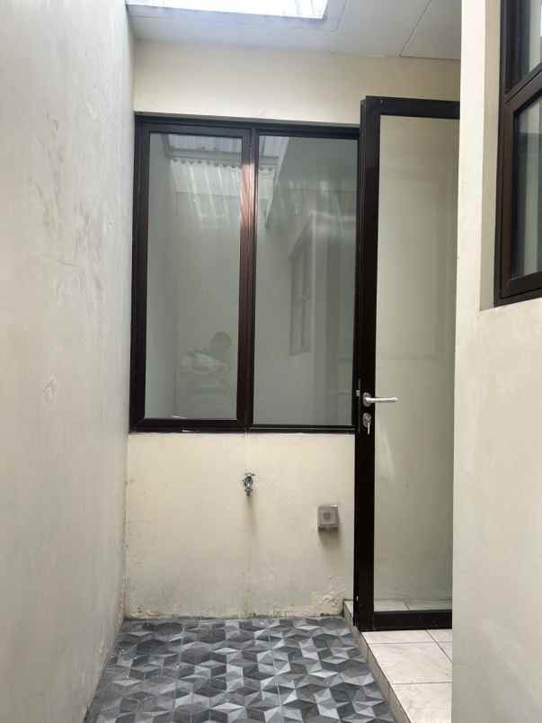 disewakan rumah lavon swan city cikupa