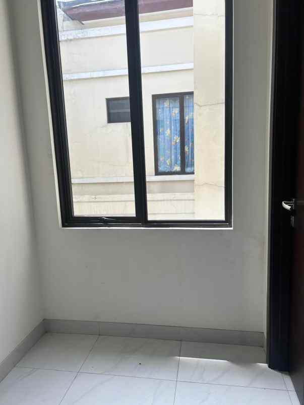 disewakan rumah lavon swan city cikupa