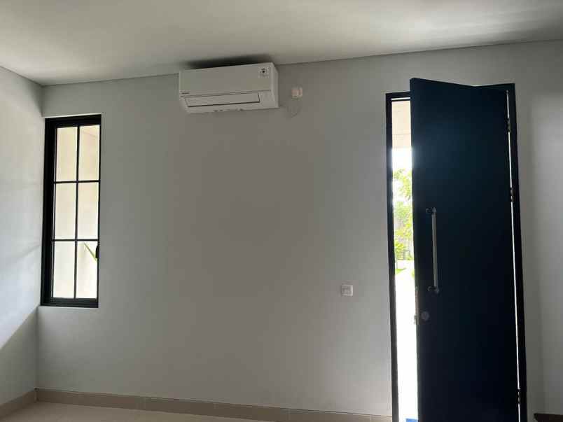 disewakan rumah pantai mentari