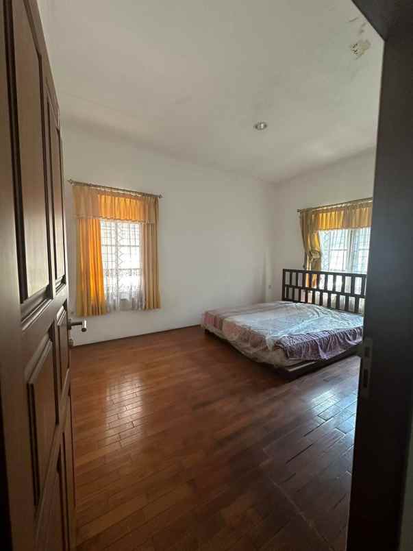 disewakan rumah prapen indah timur