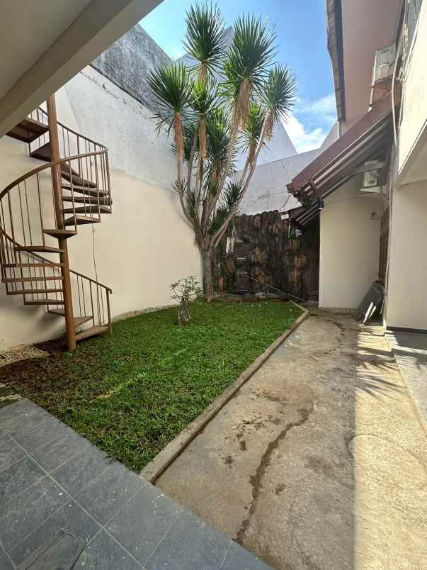 disewakan rumah prapen indah timur