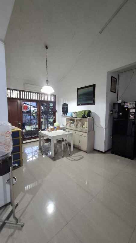 disewakan rumah raya darmo permai selatan