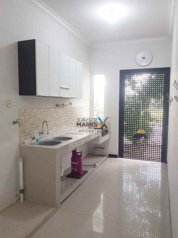 disewakan rumah sukolilo dian regency 2 furnished