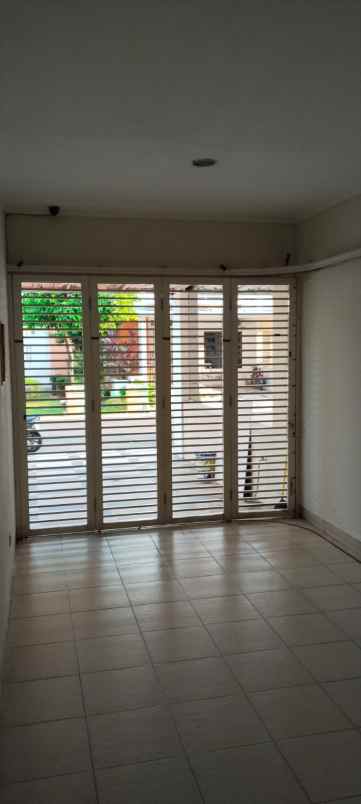 disewakan rumah summarecon bekasi cluster