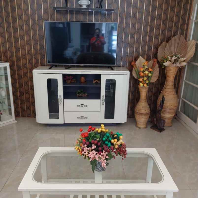 disewakan rumah taman internasional