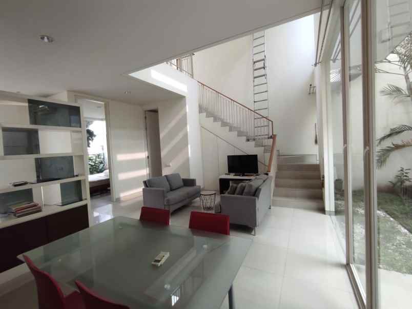 disewakan rumah the mansion pakuwon indah