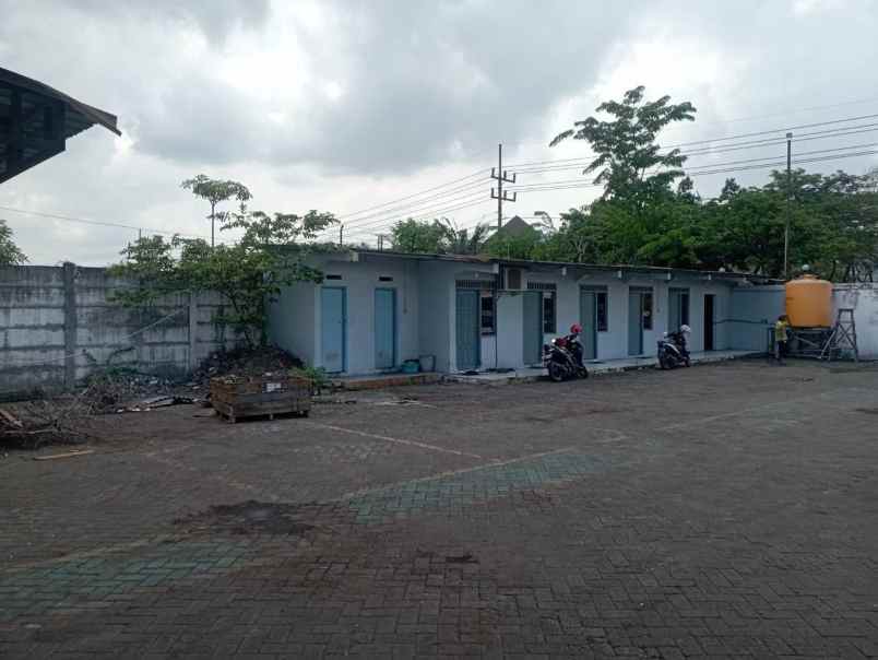 gudang margomulyo ada loading dock