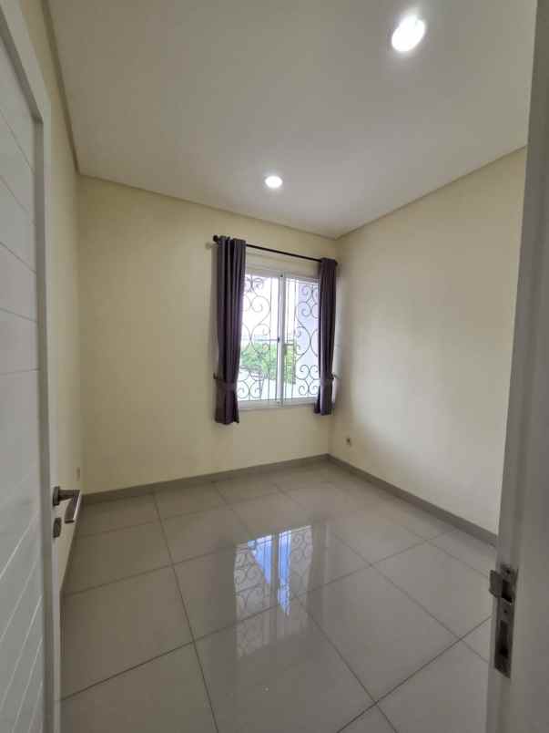 jual rumah golf lake cengkareng