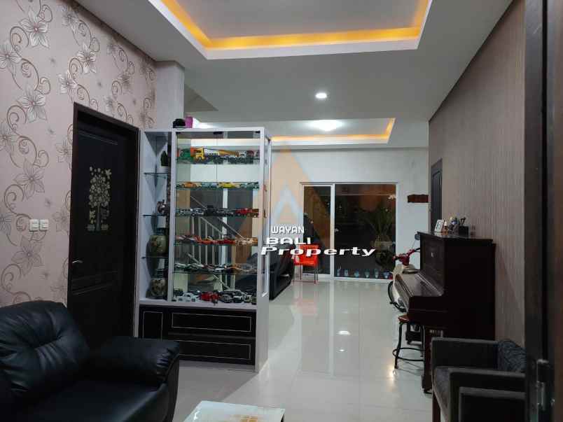 jual rumah mewah garasi 2 mobil di gatot subroto