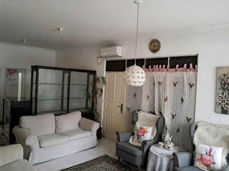jual rumah sekaligus peluang usaha lokasi pesanggrahan